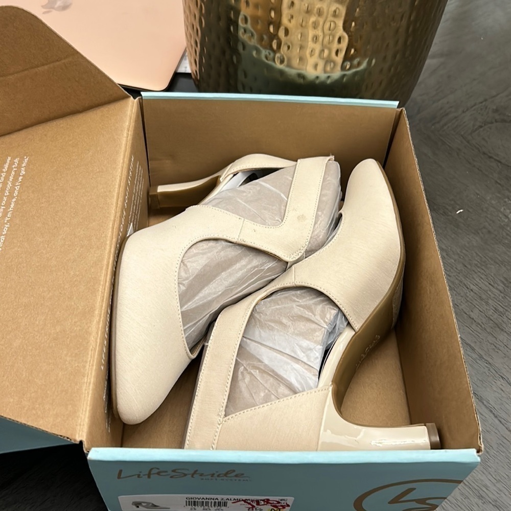LifeStride Giovanna 2 Pump - Picture 2 of 12